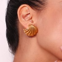 1 Pair Simple Style Shell Plating Stainless Steel 18k Gold Plated Ear Studs main image 5