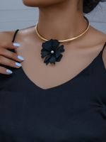 Elegant Flower Ferroalloy Plating Inlay Artificial Pearls Gold Plated Women's Choker main image 6