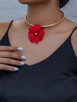 Elegant Flower Ferroalloy Plating Inlay Artificial Pearls Gold Plated Women's Choker main image 4