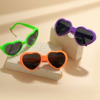 Vacation Funny Heart Shape Resin Special-shaped Mirror Full Frame Women's Sunglasses main image 2