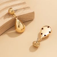 1 Pair Elegant Vintage Style French Style Water Droplets Three-dimensional Iron Drop Earrings main image 4
