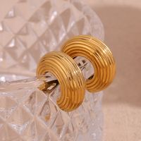 1 Paire Style Vintage Style Simple Style Classique Forme C Placage Acier Inoxydable Plaqué Or 18k Boucles D'oreilles main image 4