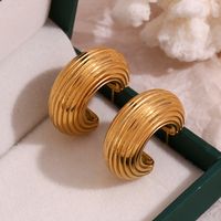 1 Paire Style Vintage Style Simple Style Classique Forme C Placage Acier Inoxydable Plaqué Or 18k Boucles D'oreilles main image 3