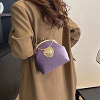 Women's Gold Velvet Heart Shape Solid Color Elegant Sewing Thread Chain Shell Buckle Evening Bag main image 4