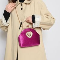 Women's Gold Velvet Heart Shape Solid Color Elegant Sewing Thread Chain Shell Buckle Evening Bag main image 5