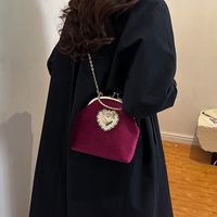 Women's Gold Velvet Heart Shape Solid Color Elegant Sewing Thread Chain Shell Buckle Evening Bag main image 6