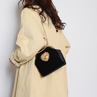 Women's Gold Velvet Heart Shape Solid Color Elegant Sewing Thread Chain Shell Buckle Evening Bag main image 2