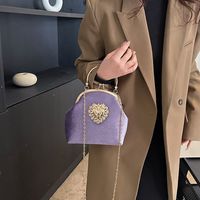 Women's Gold Velvet Heart Shape Solid Color Elegant Sewing Thread Chain Shell Buckle Evening Bag sku image 1