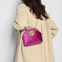 Women's Gold Velvet Heart Shape Solid Color Elegant Sewing Thread Chain Shell Buckle Evening Bag sku image 4