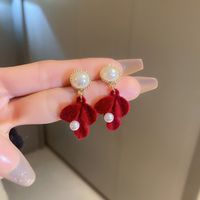 1 Pair Elegant Romantic Leaf Plating Inlay Alloy Artificial Pearls Drop Earrings main image 3