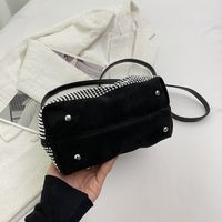 Women's Small Cloth Solid Color Elegant Bucket Magnetic Buckle Ruched Bag main image 4