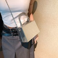 Women's Medium Arylic Solid Color Folds Sexy Square Lock Clasp Box Bag main image 2