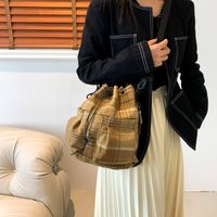 Women's Woolen Plaid Vintage Style Classic Style Sewing Thread Bucket String Shoulder Bag sku image 4