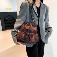Women's Woolen Plaid Vintage Style Classic Style Sewing Thread Bucket String Shoulder Bag main image 4