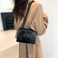 Women's Pu Solid Color Vintage Style Classic Style Sewing Thread Metal Button Square Flip Cover Shoulder Bag main image 5