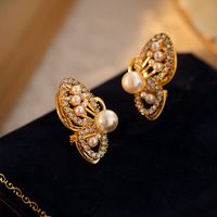 1 Paar Elegant Retro Süss Schmetterling Überzug Inlay Kupfer Künstliche Perlen Strasssteine 18 Karat Vergoldet Ohrstecker main image 4