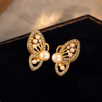 1 Paar Elegant Retro Süss Schmetterling Überzug Inlay Kupfer Künstliche Perlen Strasssteine 18 Karat Vergoldet Ohrstecker main image 3