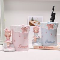 Simple Style Cartoon Character Letter Star Synthetic Resin Pen Holder main image 4