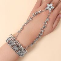 Vintage Style Simple Style Flower Alloy Inlay Resin Women's Bracelets main image 3