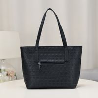 Women's Large Pu Leather Solid Color Vintage Style Classic Style Square Zipper Tote Bag main image 3