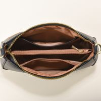 Women's Medium Pu Leather Solid Color Vintage Style Classic Style Square Zipper Shoulder Bag main image 3