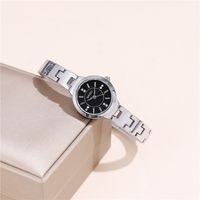 Simple Style Solid Color Quartz Women's Watches main image 6