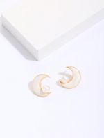 1 Pair Sweet C Shape Moon Beaded Plating Inlay Copper Artificial Pearls 18K Gold Plated Ear Studs main image 6