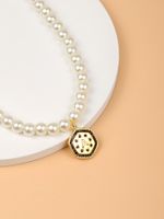 Elegant Glam Buchstabe Künstliche Perle Zinklegierung Perlen Überzug Inlay Glas Frau Halskette Mit Anhänger sku image 1