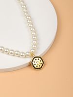 Elegant Glam Buchstabe Künstliche Perle Zinklegierung Perlen Überzug Inlay Glas Frau Halskette Mit Anhänger main image 4