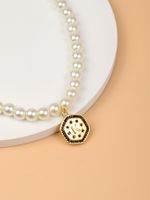 Elegant Glam Buchstabe Künstliche Perle Zinklegierung Perlen Überzug Inlay Glas Frau Halskette Mit Anhänger main image 5