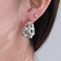 1 Pair Elegant Vintage Style XUPING Geometric Hollow Out Inlay 304 Stainless Steel Artificial Pearls 18K Gold Plated Raw Steel Ear Studs main image 5