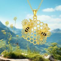 Pastoral Simple Style Sunflower Honeycomb Bee Alloy Hollow Out Gold Plated Silver Plated Women's Pendant Necklace main image 3