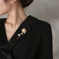 Elegant Sexy Rose Alloy Plating Inlay Artificial Rhinestones Artificial Pearls Women's Brooches main image 3
