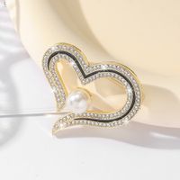 Estilo IG Brillante Forma De Corazón Aleación Embutido Diamantes De Imitación Artificiales Perla Mujeres Broches main image 3