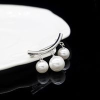 Elegant Glam Geometric Alloy Plating Inlay Artificial Pearls Rhinestones Shell Women's Brooches sku image 2