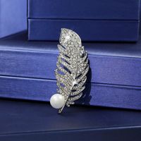 Elegant Glam Geometric Alloy Plating Inlay Artificial Pearls Rhinestones Shell Women's Brooches sku image 55