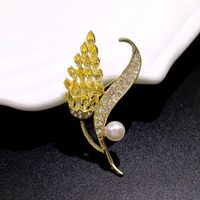 Élégant Glamour Géométrique Alliage Placage Incruster Perles Artificielles Strass Coquille Femmes Broches sku image 71