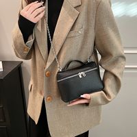 Women's Pu Leather Solid Color Classic Style Sewing Thread Flip Cover Shoulder Bag main image 3