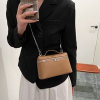 Women's Pu Leather Solid Color Classic Style Sewing Thread Flip Cover Shoulder Bag main image 1