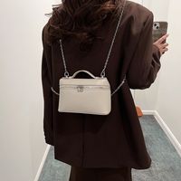 Women's Pu Leather Solid Color Classic Style Sewing Thread Flip Cover Shoulder Bag main image 6