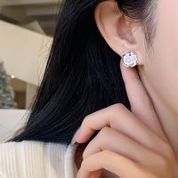 1 Paire Élégant Camélia Fleur Incruster Alliage Perles Artificielles Plaqué Argent Clips D'oreille main image 4