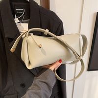 Women's Pu Leather Solid Color Classic Style Zipper Pillow Shape Bag main image 4