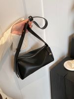 Women's Pu Leather Solid Color Classic Style Zipper Pillow Shape Bag main image 8