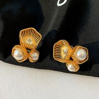 1 Pair IG Style Elegant Vintage Style Flower Three-dimensional Hollow Out Inlay Copper Artificial Pearls 18K Gold Plated Ear Studs main image 4