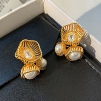 1 Pair IG Style Elegant Vintage Style Flower Three-dimensional Hollow Out Inlay Copper Artificial Pearls 18K Gold Plated Ear Studs main image 3