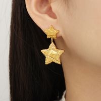 1 Par Casual Estilo Simple Ronda Estrella Enchapado Tallado Acero Titanio Chapados en oro de 18k Pendientes De Gota sku image 4