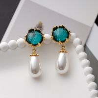 1 Pair Vintage Style Luxurious French Style Round Water Droplets Three-dimensional Inlay Copper Artificial Pearls 18K Gold Plated Drop Earrings main image 3
