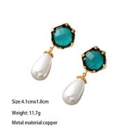 1 Pair Vintage Style Luxurious French Style Round Water Droplets Three-dimensional Inlay Copper Artificial Pearls 18K Gold Plated Drop Earrings main image 2