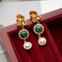 1 Par Elegante Estilo Vintage Flor Embutido Cobre Perlas Artificiales Malaquita Chapados en oro de 18k Pendientes De Gota main image 4