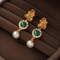 1 Par Elegante Estilo Vintage Flor Embutido Cobre Perlas Artificiales Malaquita Chapados en oro de 18k Pendientes De Gota main image 3